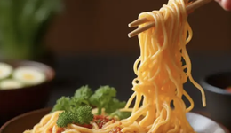 走在全面失守邊緣，“方便面鼻祖”做錯了什么？