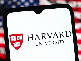 正式起诉特朗普政府，哈佛大学升级“战斗”