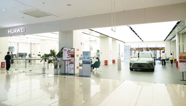 余承东称尚界首款车将“大爆”，让上汽准备好足够产能｜2025上海车展