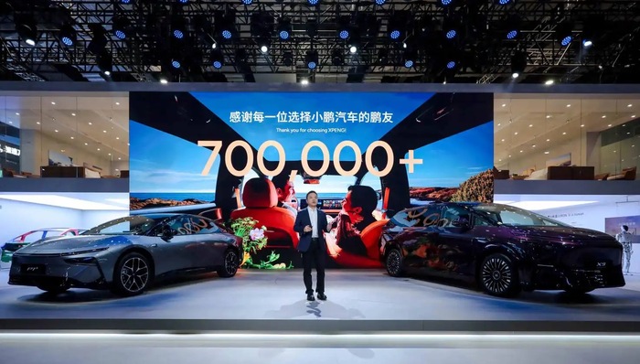 闪电快讯｜2025上海车展亮剑：小鹏汽车新十年，以AI全维生态按下智能化竞技快进键