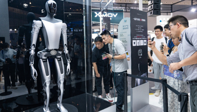 马斯克：人形机器人“擎天柱”因稀土管制生产受影响