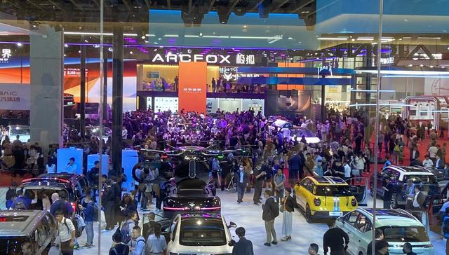 过度营销和夸大宣传“急刹车”，安全与规范回归叙事中心｜2025上海车展