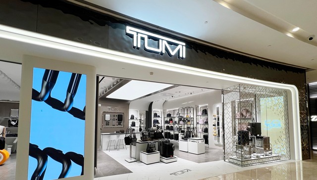 旅行箱品牌TUMI正在做奢侈品牌的铺位“接盘侠”