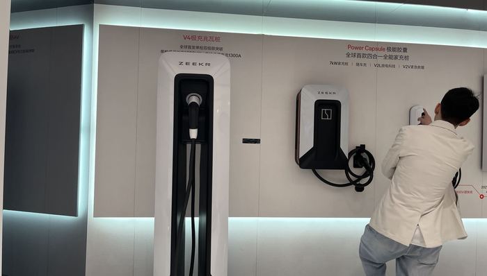 从超充到“兆充”，续航焦虑是否有所缓解？｜2025上海车展