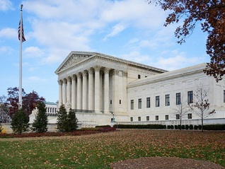 FBI在法院逮捕法官引抗议，美国司法战升级