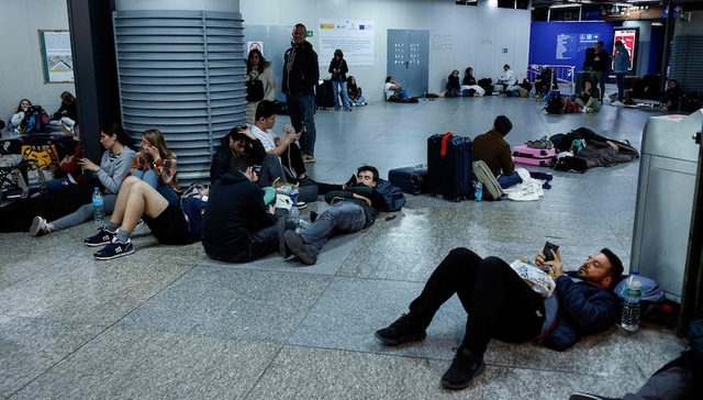 伊比利亚半岛罕见大停电，蜡烛被抢购一空、政府呼吁少打电话