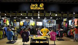 安踏，破产品牌翻红的MCN