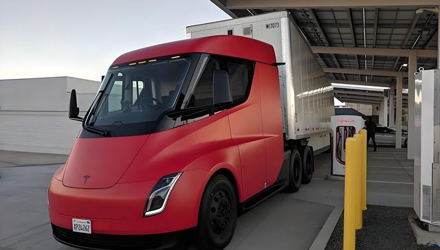 特斯拉为电动卡车Semi启动千人招聘，预计年内投产