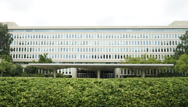 特朗普，裁员，