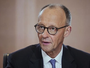 “以真正实现独立于美国”，默茨出任德国新总理后访问首站为欧洲