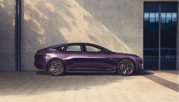 闪电快讯 ｜ 阿维塔12 2025款焕新升舱，26.99万元起售