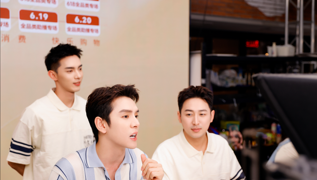 李佳琦回应妈妈直播带货：她说自己正是拼的年纪