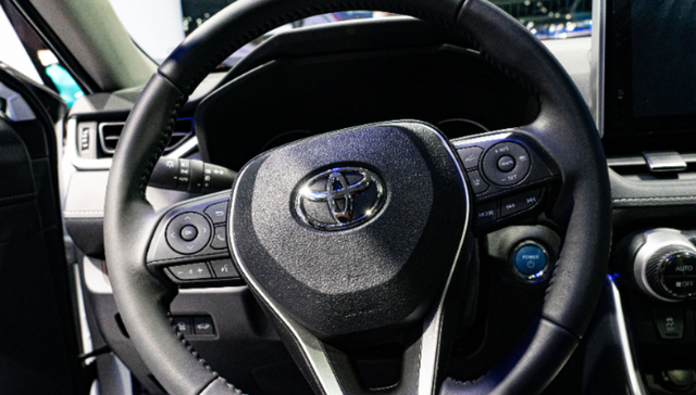 受美元疲软和关税政策拖累，丰田预计新财年净利润大减