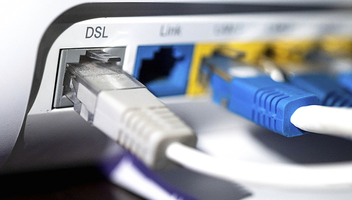 重庆三峡学院花75万买299元路由器，中标企业注册地址是村民家