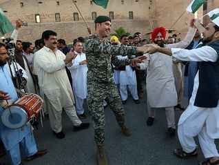 两国停火保持，巴基斯坦否认俘获印度飞行员