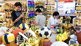 关税战“降温”下美国订单不断回归，分析师：对美出口下滑势头将边际修复