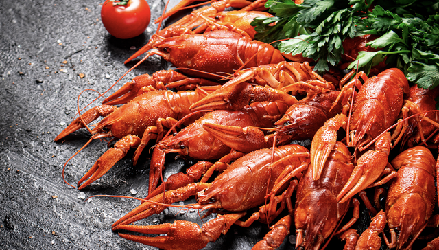 小龙虾价格暴降近50%，短期内将继续下探