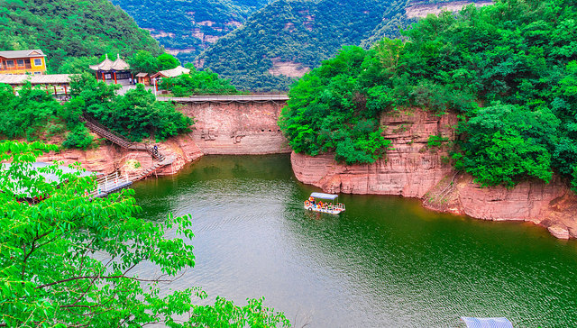 国内首家破产5A景区获游客点赞，1元冰棍、2.5元黄瓜成亮点