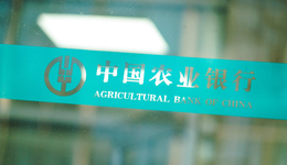 地方新聞精選 | 多方回應(yīng)“病重老人在銀行門口去世” 武漢嚴(yán)查居民水電氣表違法違規(guī)問題