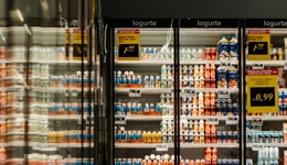 冰柜“暗战”：从肥宅快乐水到养生续命汤