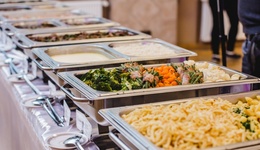 一个面包收2毛钱回扣，四川平武县一中学食堂经理敛财超百万被公诉