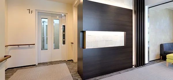 “地产巨头”转型“物业+养老”，“中产老人”为何卖房也要住？