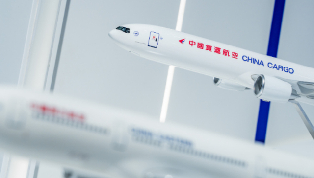 Trans-Pacific air cargo heats up: Space sold out, rates near double