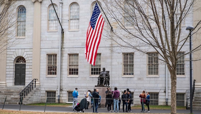 特朗普政府暂停哈佛招收国际生资格，掐断其重要财务来源