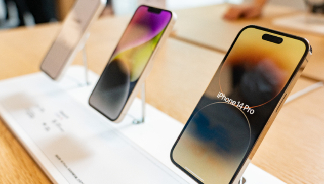 苹果公司遭特朗普“定向打压”，市值开盘蒸发超1000亿美元