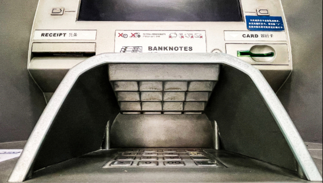 全国ATM机只剩80万台，五年锐减近三成
