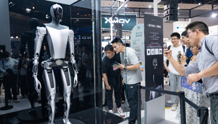 马斯克的人形机器人能力遭否定，特斯拉前高管称其不适合进厂工作