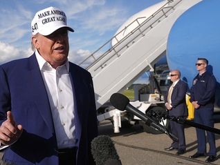 普京“疯狂”、泽连斯基应闭嘴，特朗普猛批俄乌领导人