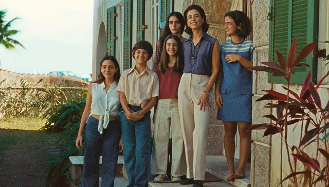 《我仍在此》：当一个幸福家庭被一道闪电击中