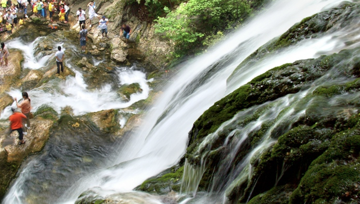 无学历要求、月薪3万，河南一景区招聘帅哥NPC