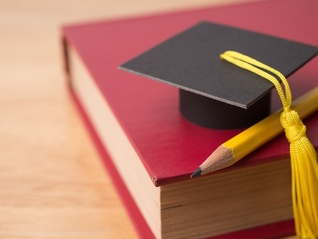 特朗普政府暂停留学生新签证面谈，还考虑扩大社交媒体账号审查