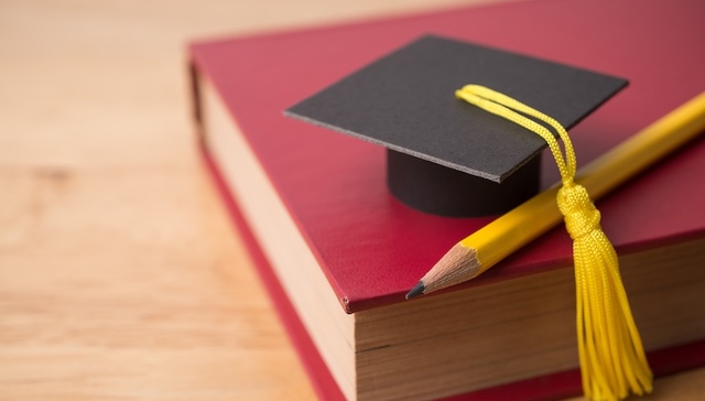 特朗普政府暂停留学生新签证面谈，还考虑扩大社交媒体账号审查