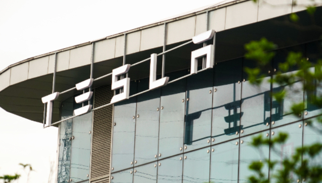 马斯克宣布回归7x24小时工作状态，特斯拉股价大涨近7%