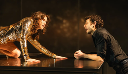 戏剧“首发经济”，在上海“爆”了