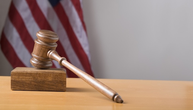 美国上诉法院暂时恢复特朗普关税政策，对“紧急状态”的司法解释成焦点