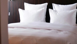 卖枕头，真能救酒店？