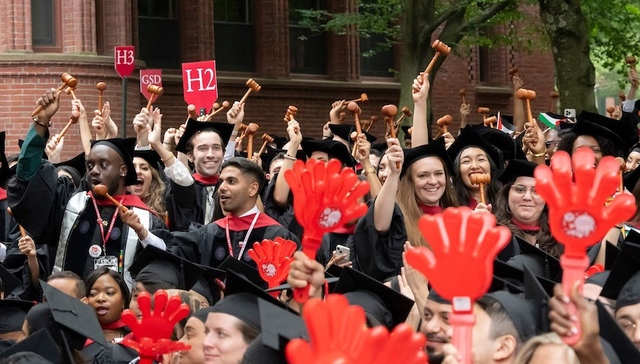 美国法官叫停禁止哈佛招国际生政策，白宫改立场提出30天限期