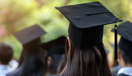 花錢給論文降“AI味兒”，灰色產(chǎn)業(yè)鏈盯上畢業(yè)生