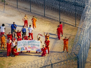 美最高法允许政府撤销超50万移民临时合法身份，为驱逐近100万移民扫清道路