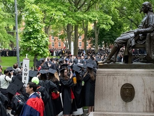 生物威胁等科研急需“续费”，哈佛要求解冻25亿美元政府资金