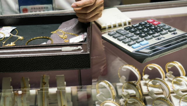 克价一夜涨20元，金饰价格最高升至1024元