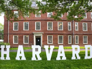 威胁“国家安全”，美国暂停哈佛大学国际新生入境