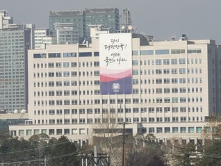 电脑都没有，李在明就职首日吐槽韩国总统府