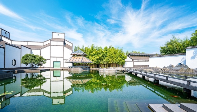 地方新闻精选 | “苏超”带动省内景区预订暴涨超300% 大理5.0级地震影响部分铁路列车运营