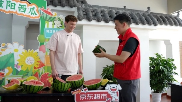 闪电快讯 | 京东加码“百亿农补”，将在超百个农产品产业带建基地