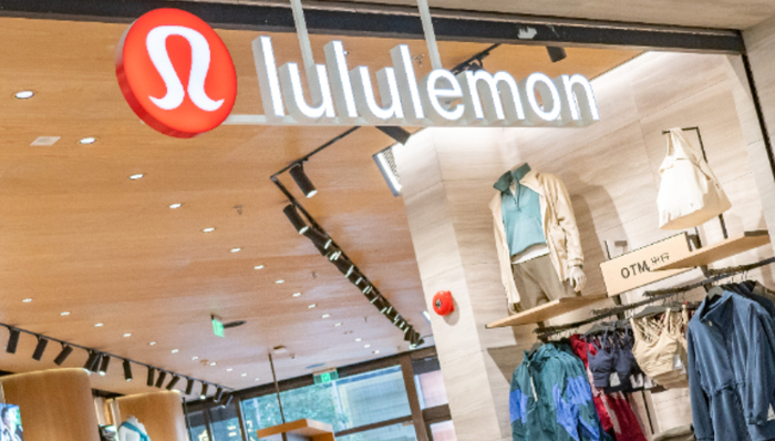 Lululemon下调全年业绩指引，盘后大跌近23%